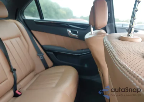 2010 Mercedes-Benz E 550 from USA, damaged, VIN WDDHF7CB9AA027075